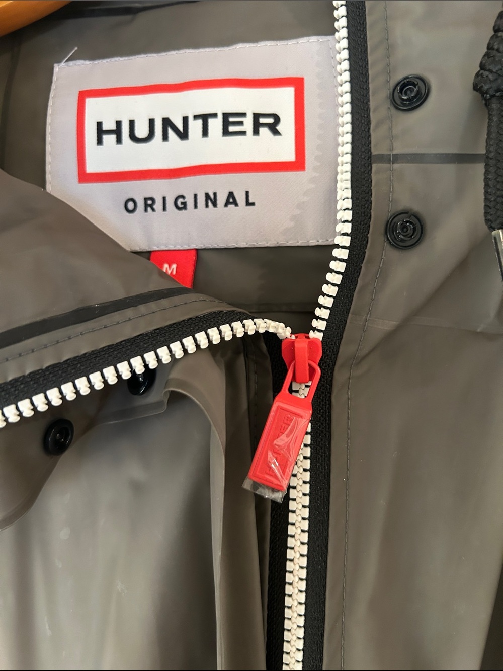 Hunter Women's 
 Olive Raincoat with Hood - Picture 4 of 11